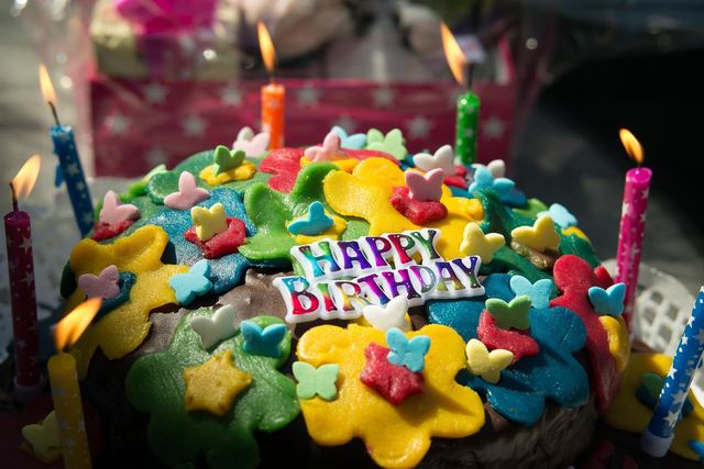 Geburtstagsbild zum Verschicken: Alles Liebe zum 80.! – Alles Liebe zum 80. Geburtstag – auf einen Tag im Kreis der ganzen Familie.