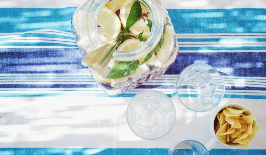 DIY SHIBORI TISCHDECKE UND GESCHIRRTÜCHER 7 DIY SHIBORI TISCHDECKE UND GESCHIRRTÜCHER